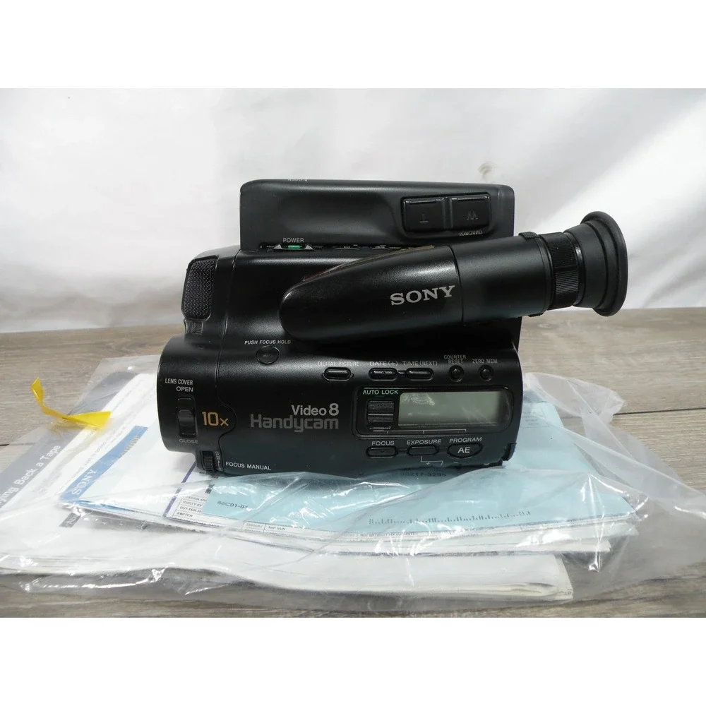 Sony CCD-TR71 Video8 Handycam Camcorder 10x Zoom Hi-Fi Stereo Vintage For Parts